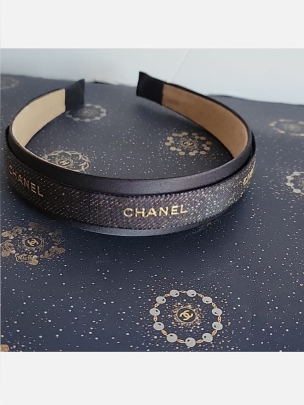 CHANEL Black Ribbon - Picture 7 of 10